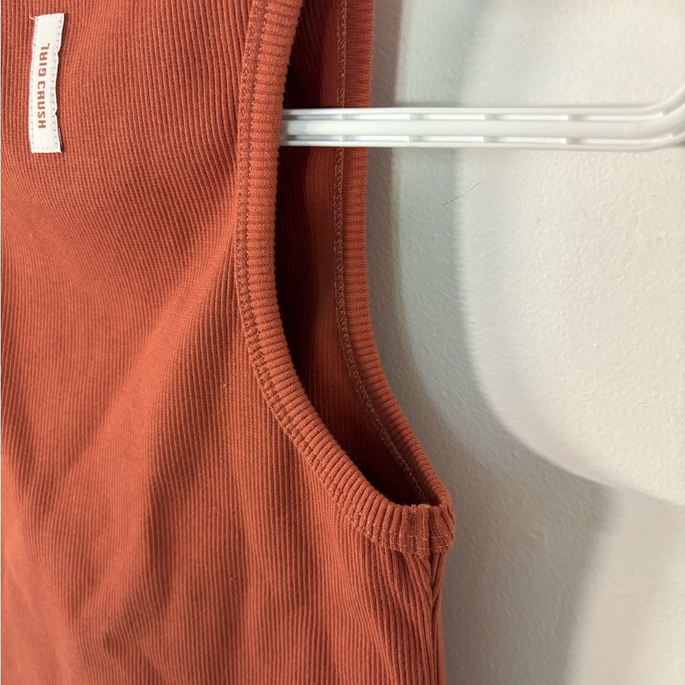 Sleeveless Orange Ribbed Top - Picture 13 of 16